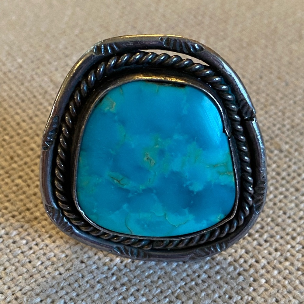 Vintage handcrafted turquoise and silver ring Size 7.5